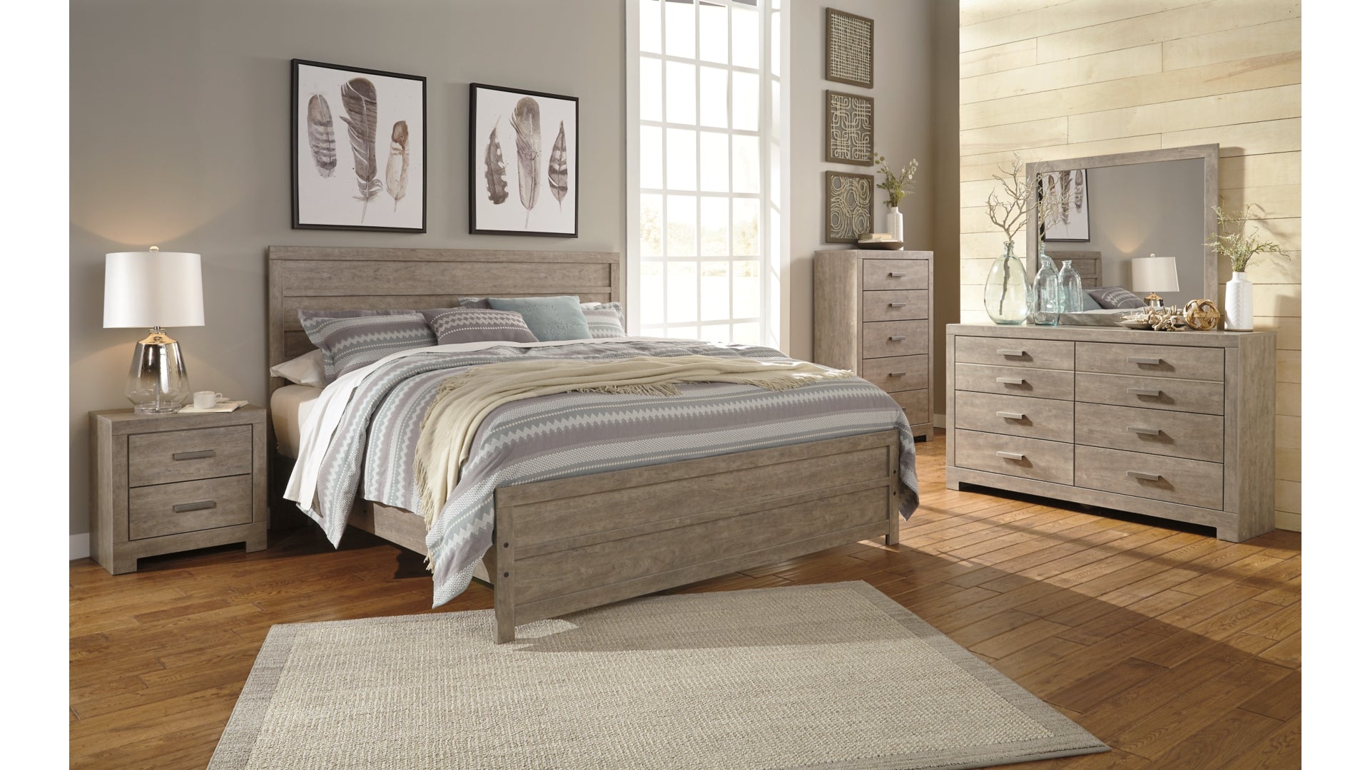 Culverbach King Panel Bed with Mirrored Dresser and Chest