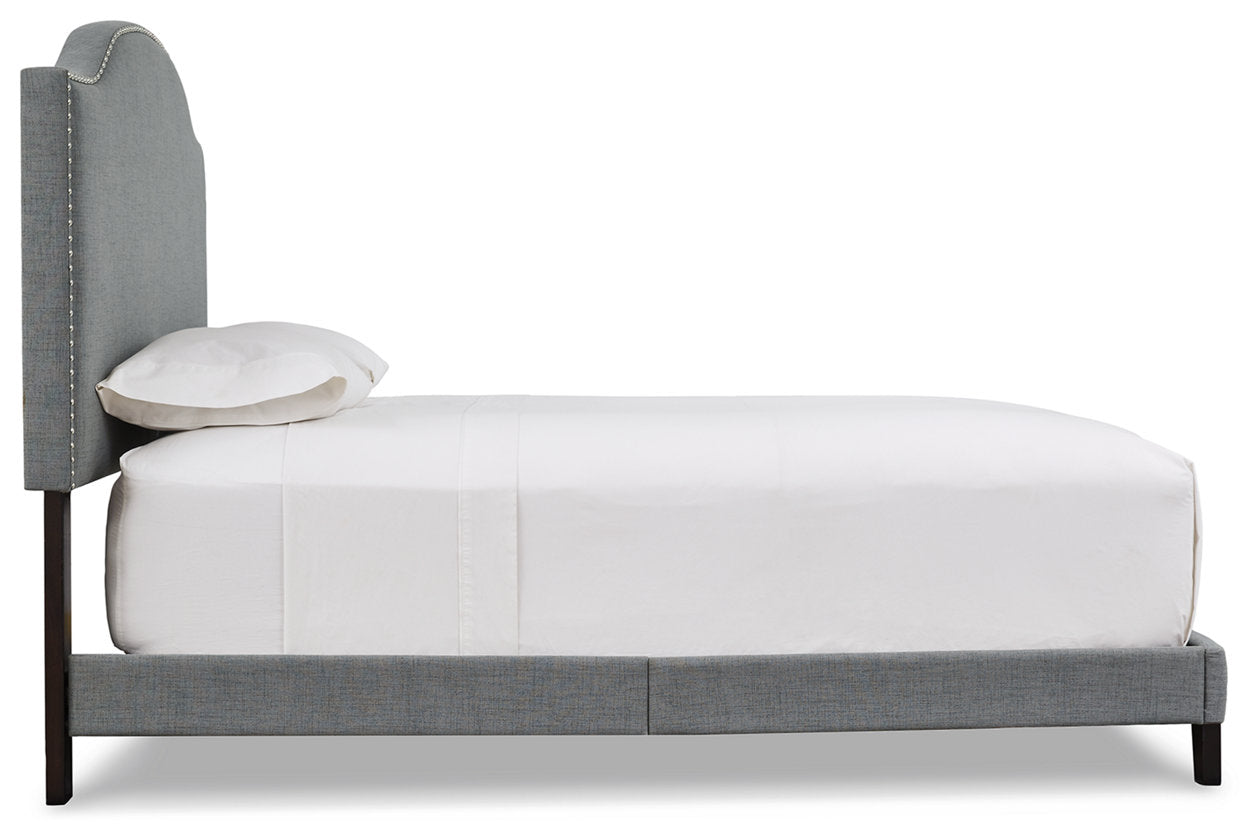 Adelloni Bed