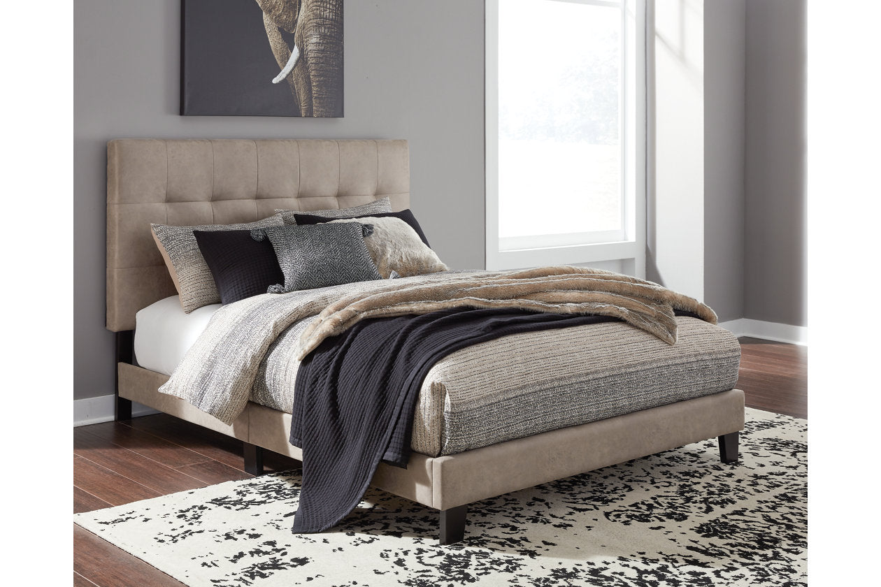 Adelloni Bed