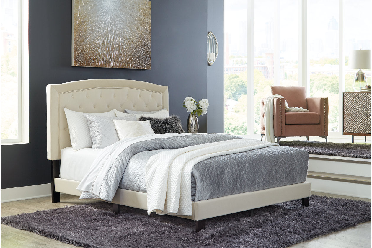 Adelloni Bed