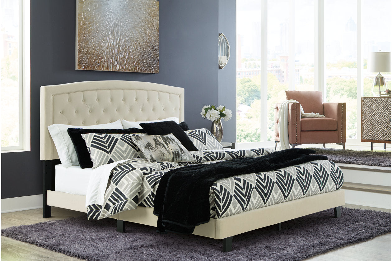 Adelloni Bed