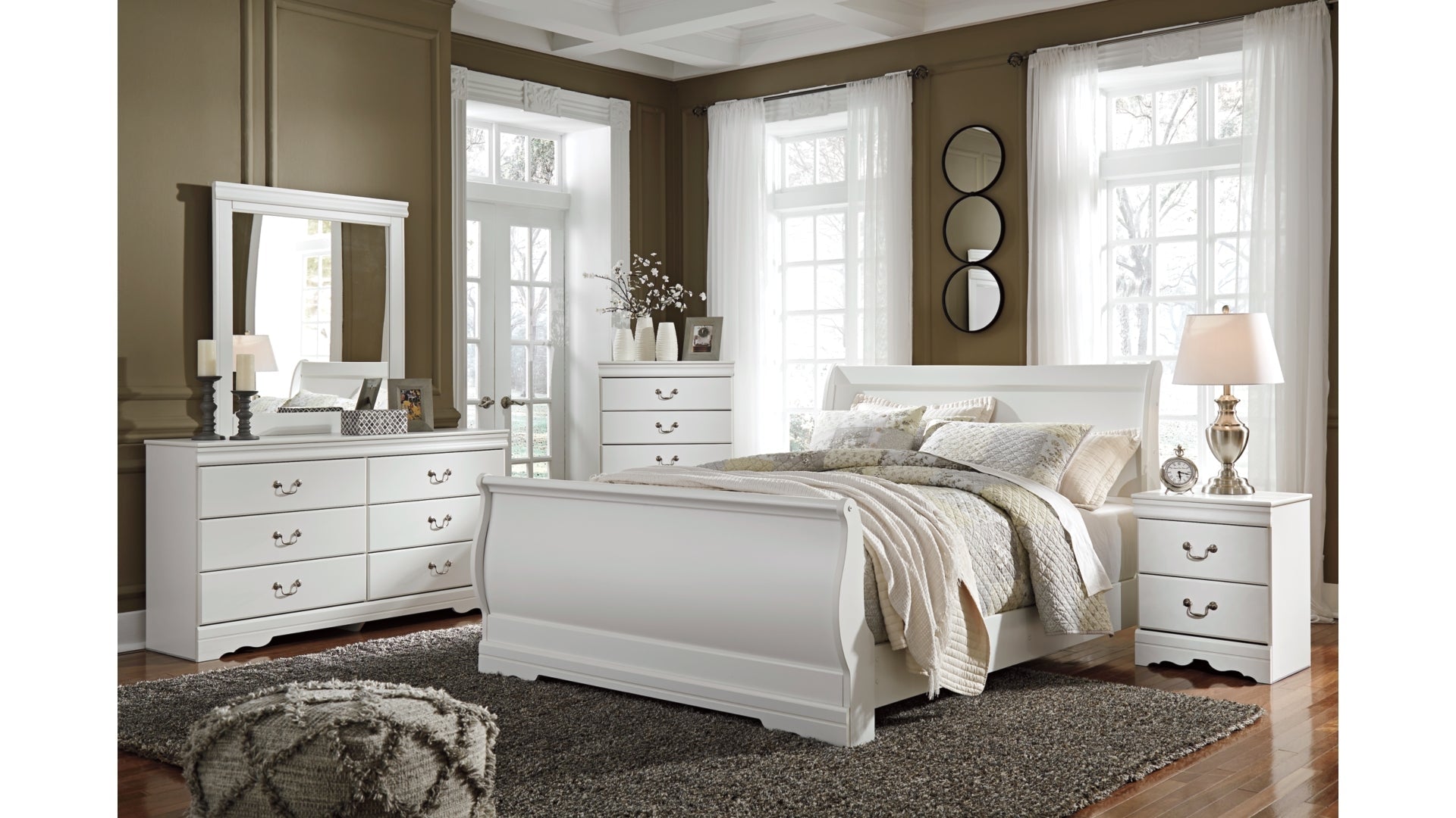 Anarasia Queen Sleigh Bed with Dresser