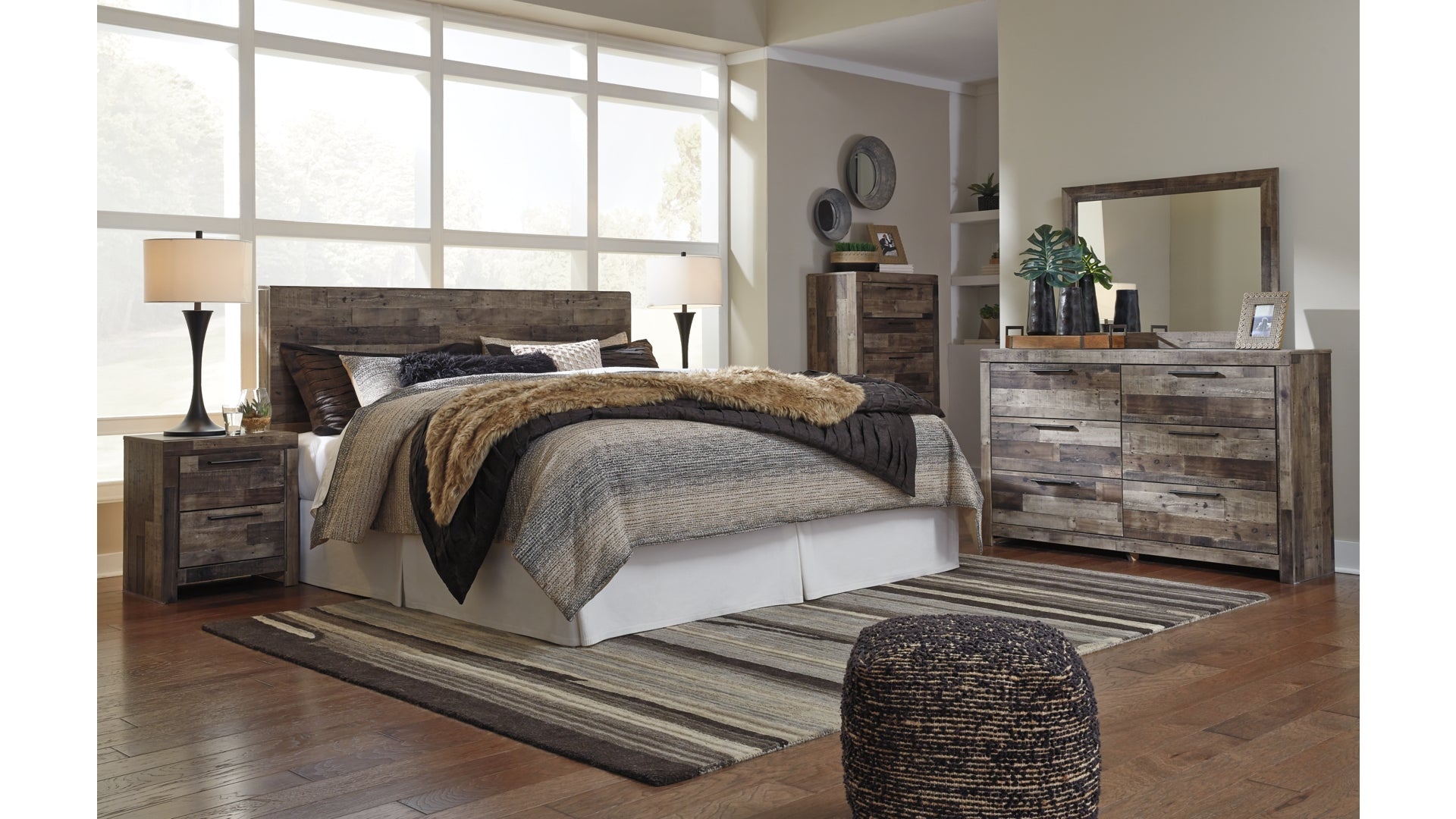 Derekson King Panel Headboard Bed with Mirrored Dresser, Chest and Nightstand