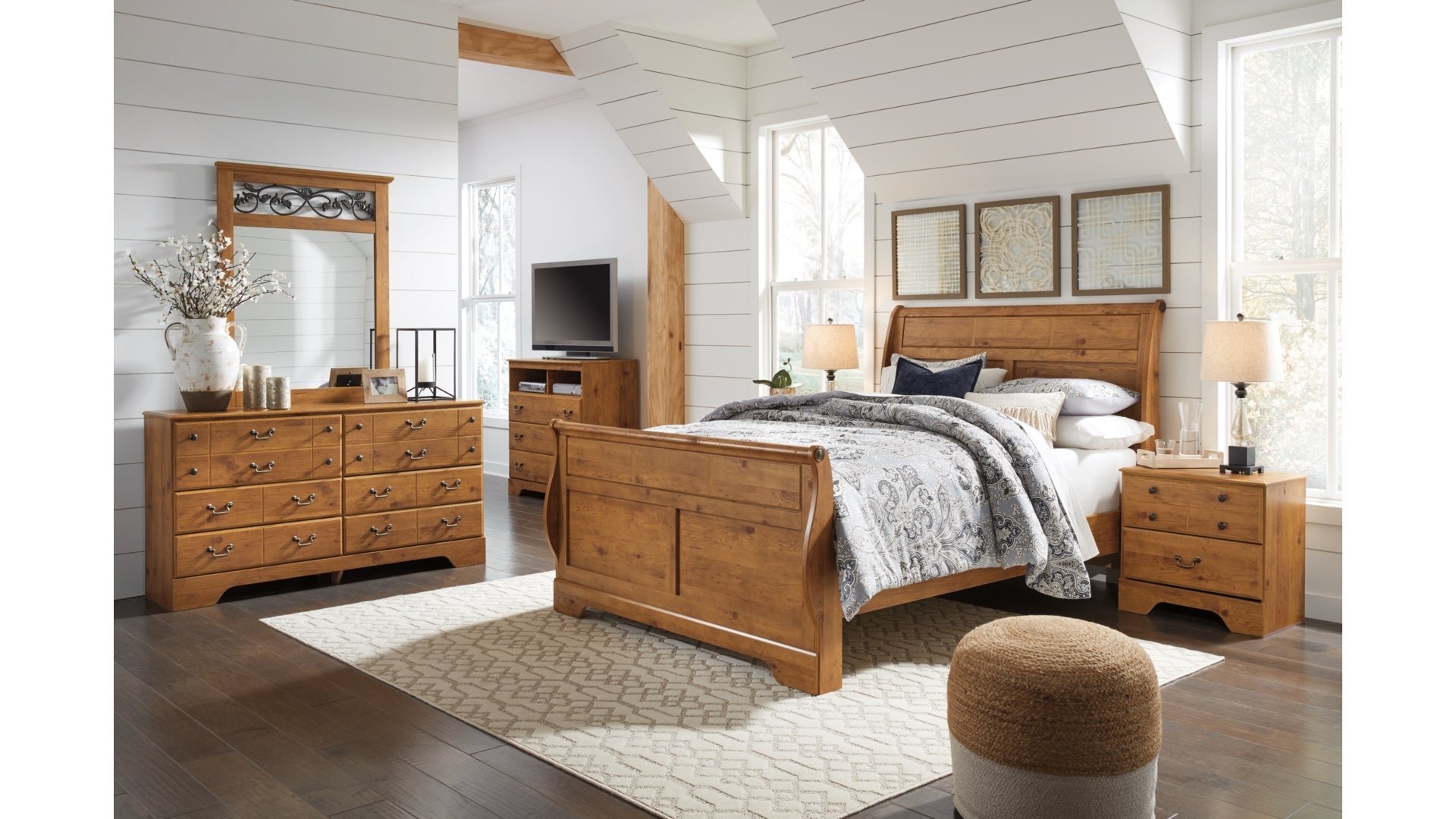 Bittersweet Queen Sleigh Bed with Mirrored Dresser and Chest