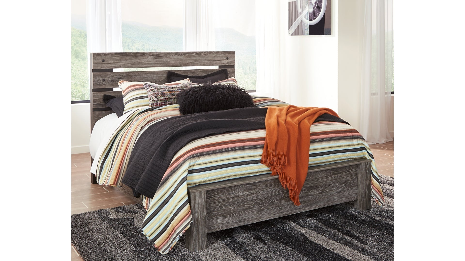 Cazenfeld Queen Panel Bed with Dresser