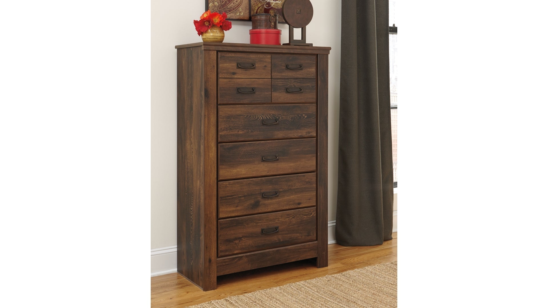 Quinden King Poster Bed with Mirrored Dresser and Chest