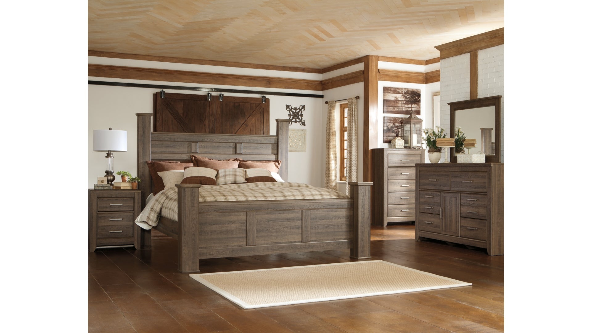 Juararo King Poster Bed with Mirrored Dresser and Chest