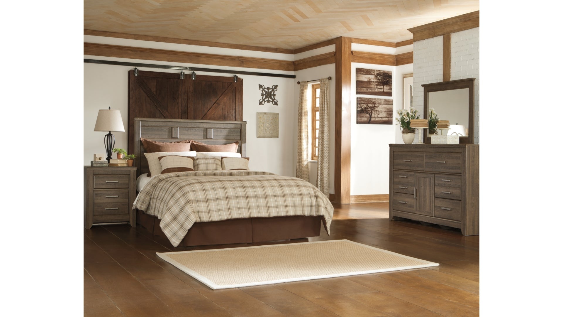 Juararo King Panel Bed with Dresser