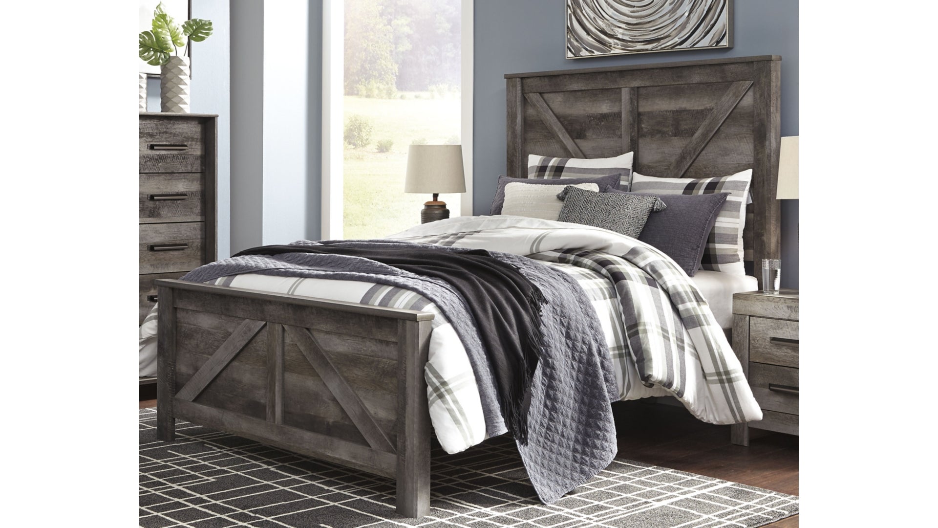 Wynnlow Queen Crossbuck Panel Bed with Dresser