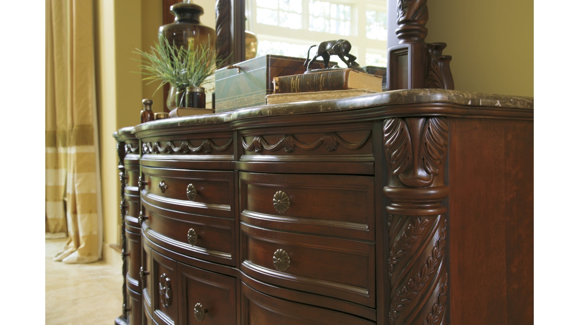 North Shore King Poster Bed with Canopy with Dresser