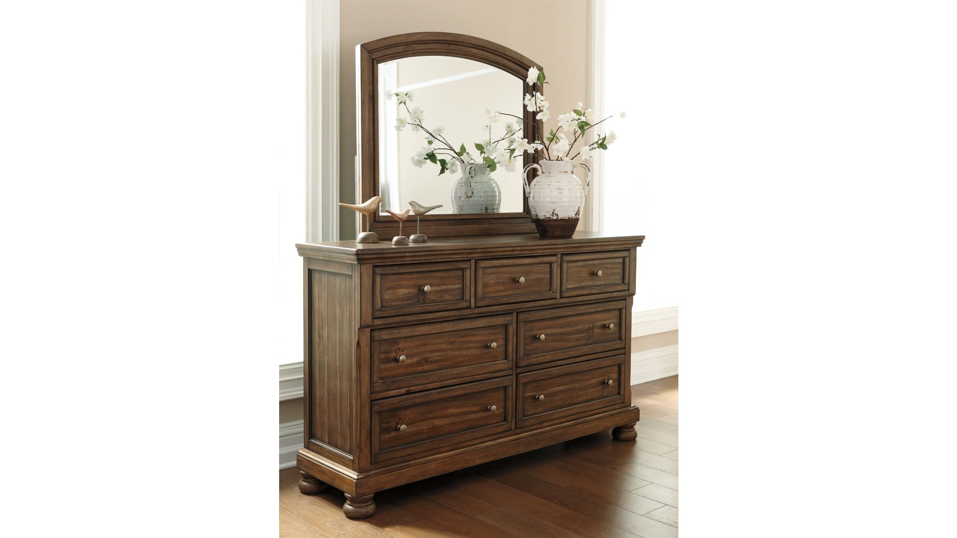 Flynnter King Sleigh Bed with 2 Storage Drawers with Mirrored Dresser and Chest