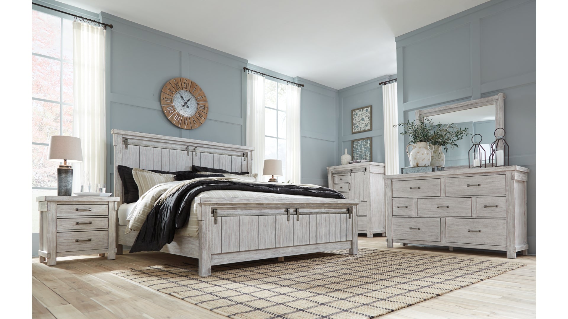 Brashland Queen Panel Bed with Dresser