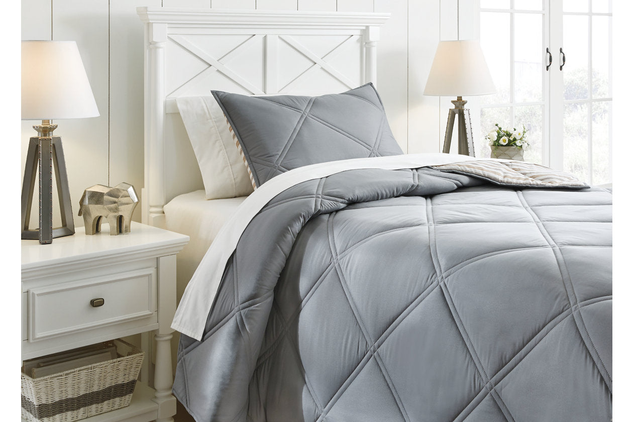 Rhey Comforter Sets