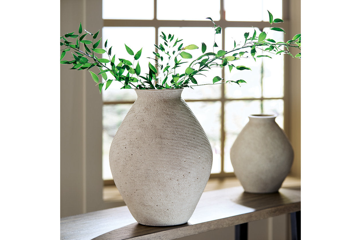 Hannela Vase