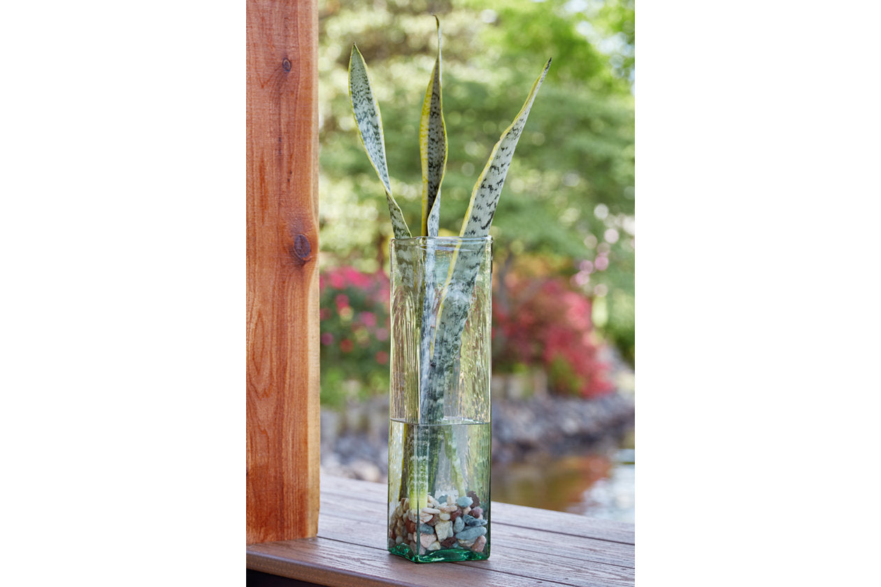 Taylow Vase