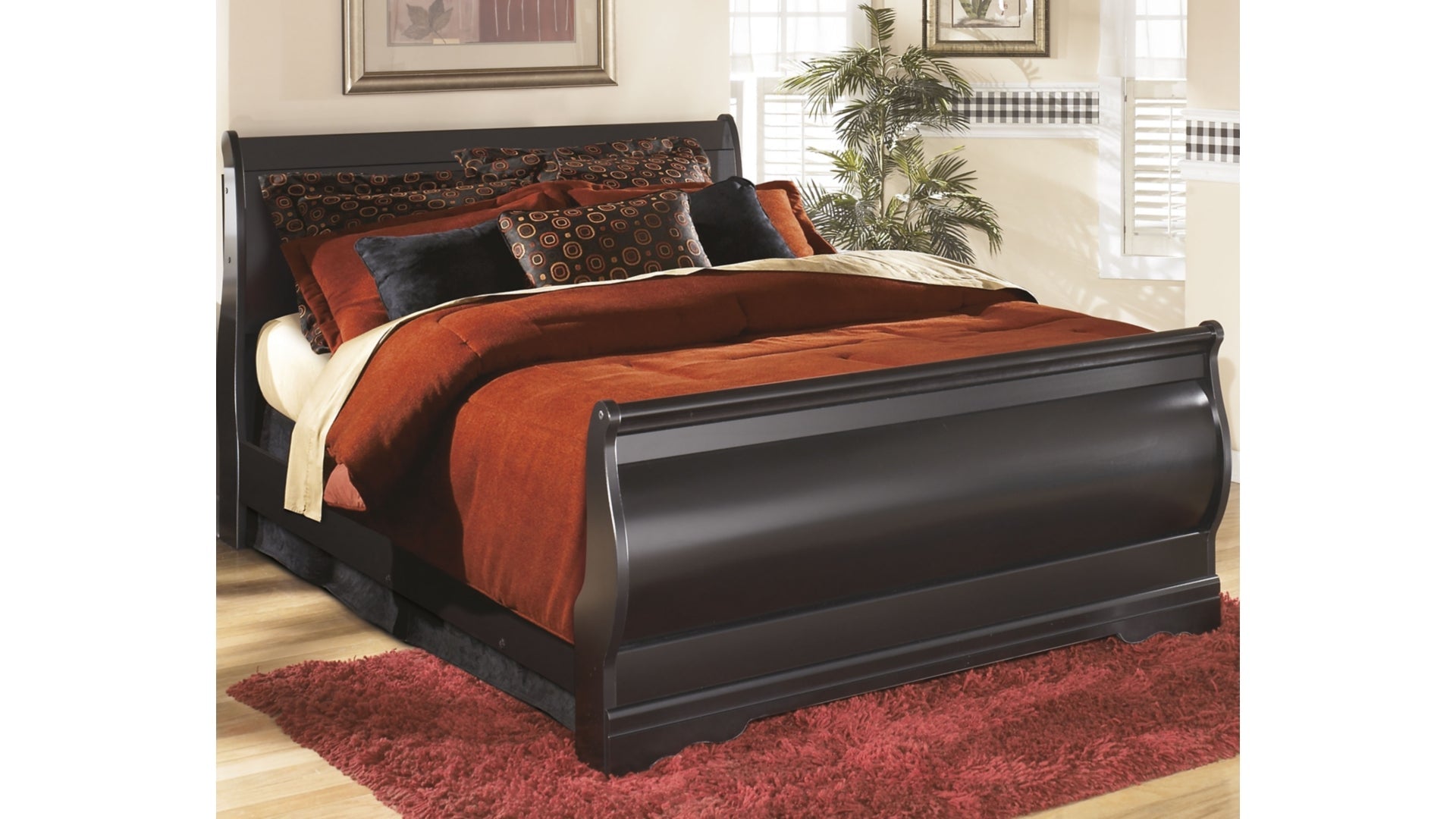 Huey Vineyard Queen Sleigh Bed with Dresser