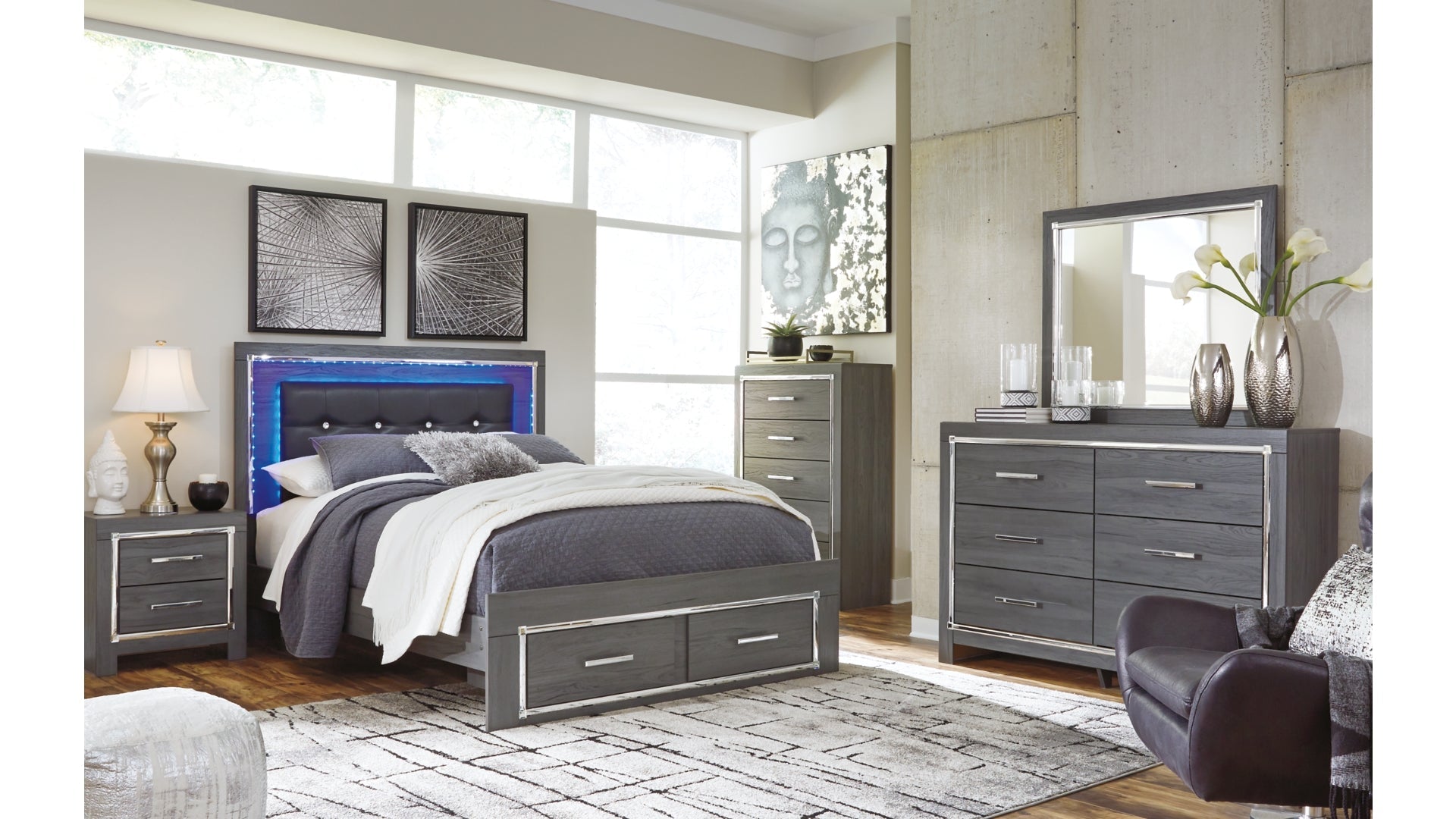 Lodanna Queen Panel Bed with 2 Storage Drawers with Mirrored Dresser and Chest