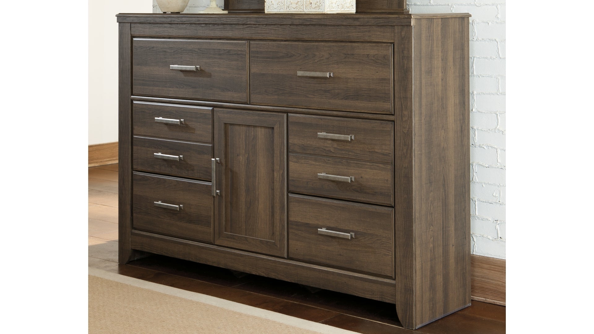 Juararo Queen Panel Bed with Dresser