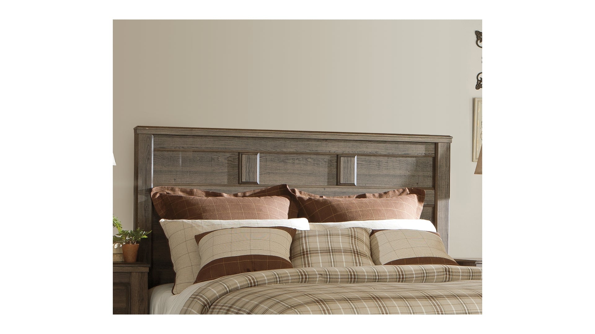 Juararo Queen Panel Headboard Bed with Mirrored Dresser, Chest and Nightstand