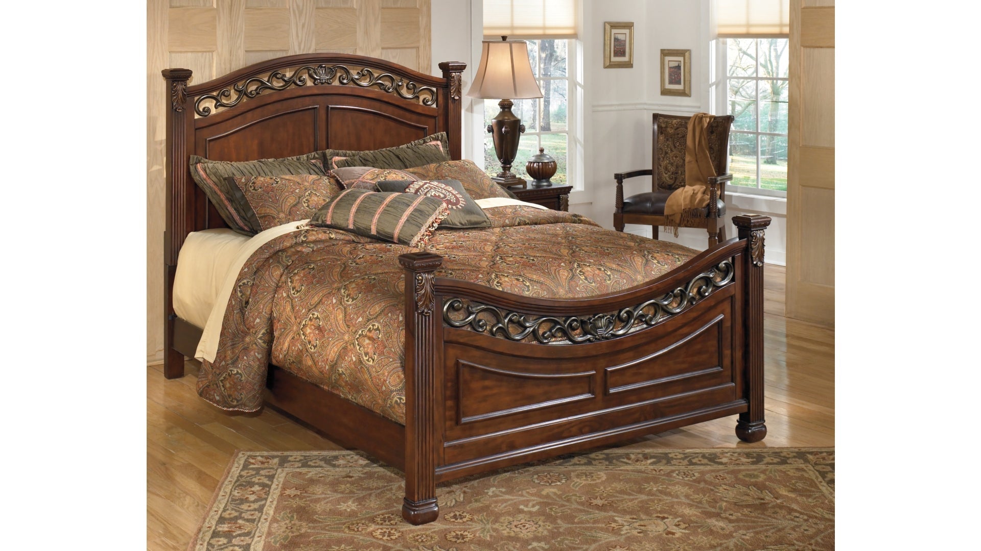 Leahlyn Queen Panel Bed with Dresser