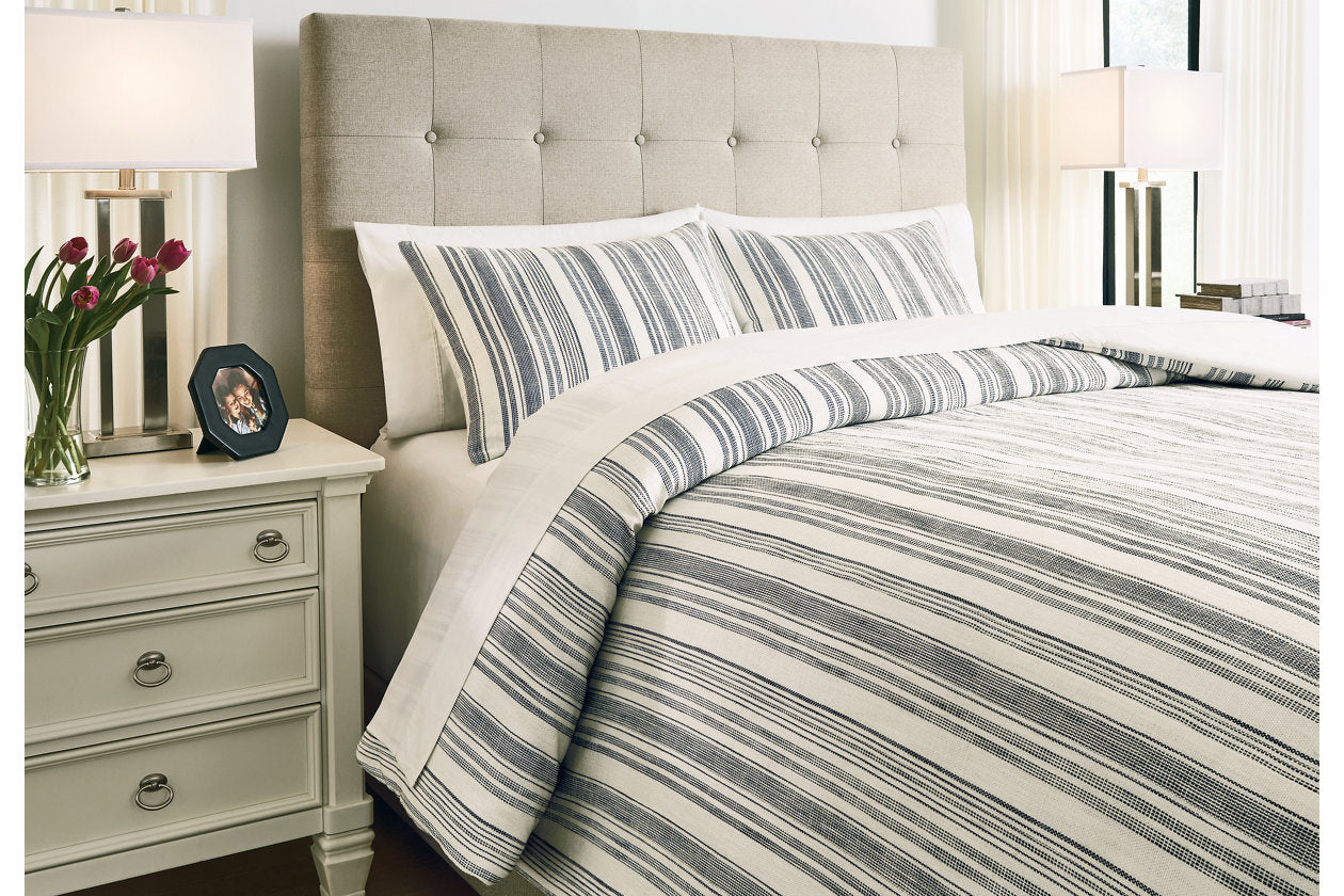 Hartlen Comforter Sets
